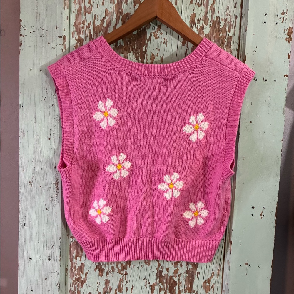 Women’s Just Polly pink daisy floral cropped sweater vest - Picture 2 of 5